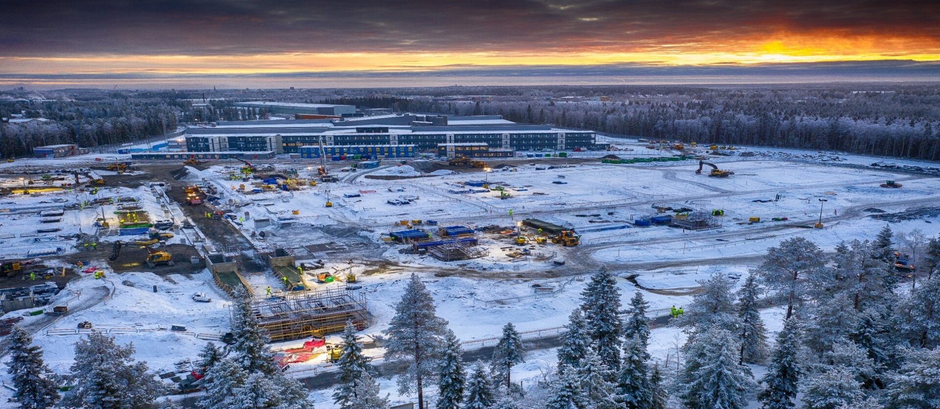 Drönarbild över en byggarbetsplats i Norrbotten dokumenterad av Snowgarden